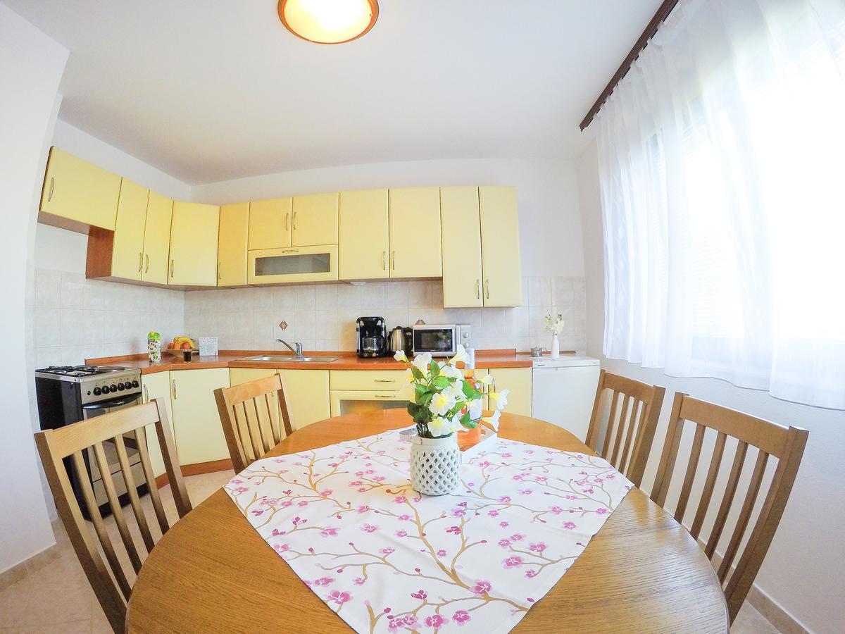 Apartment Ante Szluin Kültér fotó